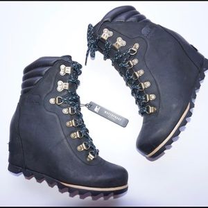 SOREL CONQUEST WATERPROOF LEATHER WEDGE BLACK GRAY